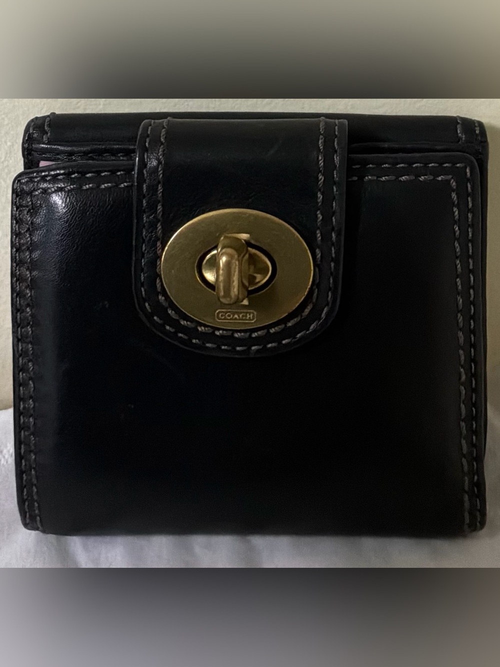 EUC-Coach Black Leather Women's Wallet with Contrast Stitching